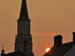 Apus de soare cu Biserica Sf.Mihail